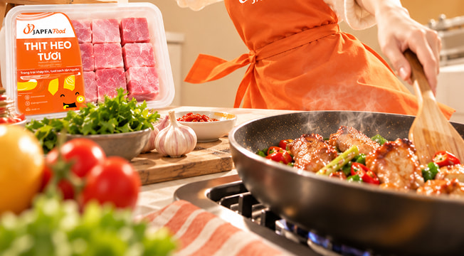 Bí quyết làm món gà luộc lá chanh thơm mềm vàng đẹp